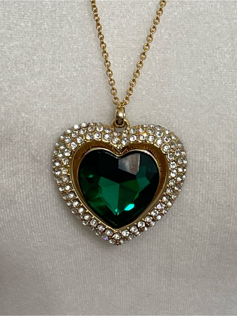 NWOT Gold Tone Heart Pendant Necklace with Emerald Green Crystal